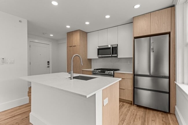 26 Bradlee Rd, Unit 303T