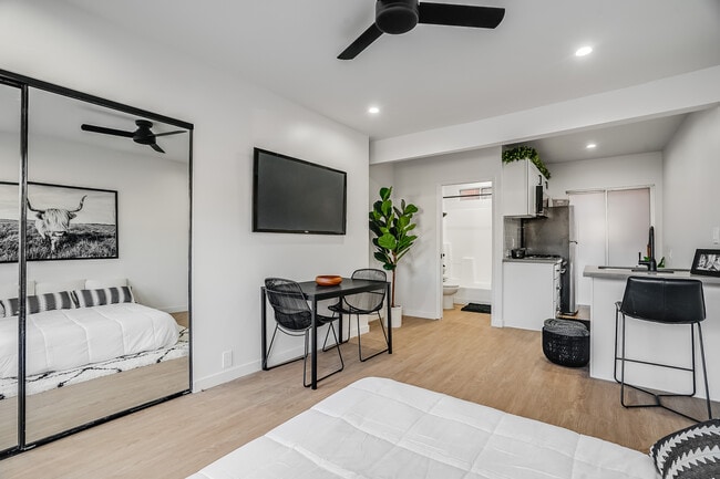 523 Main St, Unit Venice Beach Studio 5