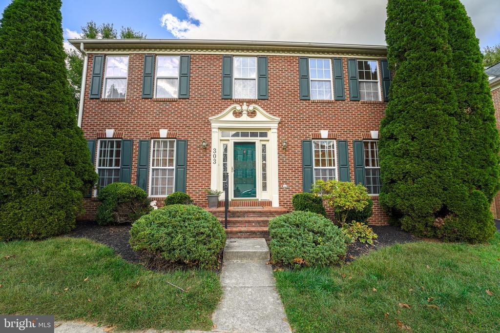 303 Highland Ridge Ave in Gaithersburg, MD - Building Photo