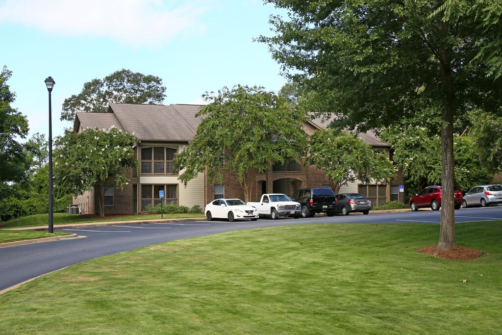 Carriage Hill Apartments in Phenix City, AL