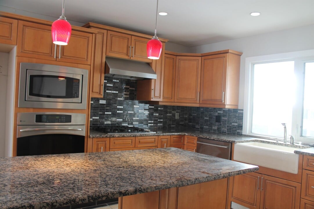 1724-1755 55 St NW in Edmonton, AB - Building Photo
