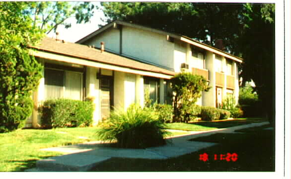 4930-4942 Liverpool St in Yorba Linda, CA - Building Photo