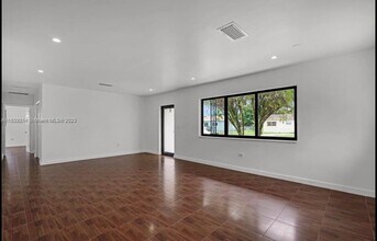 1521 NW 134th St in Miami, FL - Building Photo - Building Photo