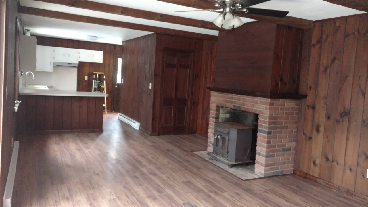 631 Litchfield Tpke in Bethany, CT - Building Photo