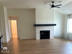 1020 Autumn Royal Ave in Lowell, AR - Building Photo - Building Photo