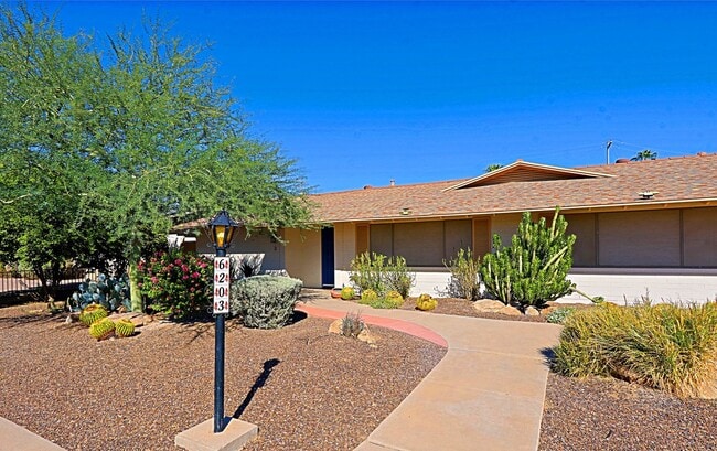 6203 N 12th Pl in Phoenix, AZ - Foto de edificio - Building Photo