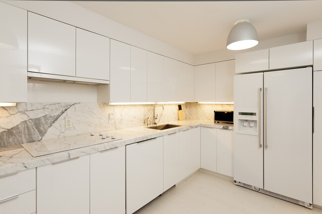 100 Sunrise Ave in Palm Beach, FL - Building Photo - Building Photo