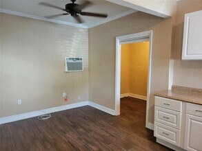 1759 Fruitville Rd-Unit -Garage in Sarasota, FL - Building Photo - Building Photo