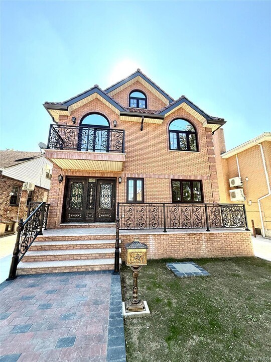 153-42-153-60 60th Ave in Queens, NY - Foto de edificio