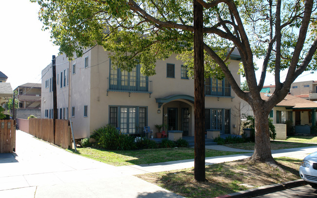 1134 E Chestnut St in Glendale, CA - Building Photo - Building Photo