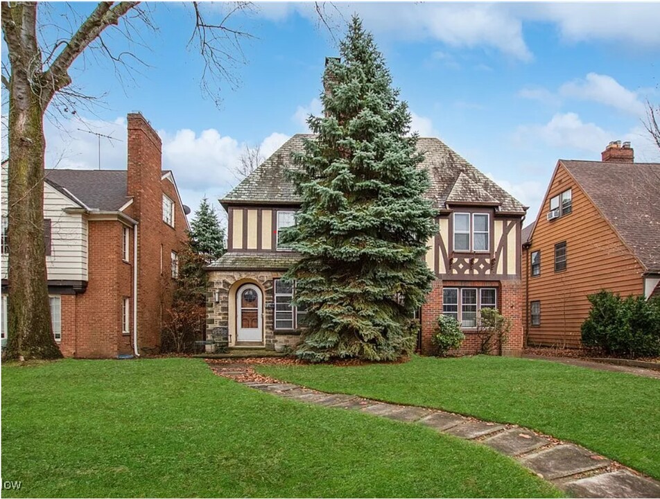 17800 Winslow Rd in Shaker Heights, OH - Foto de edificio