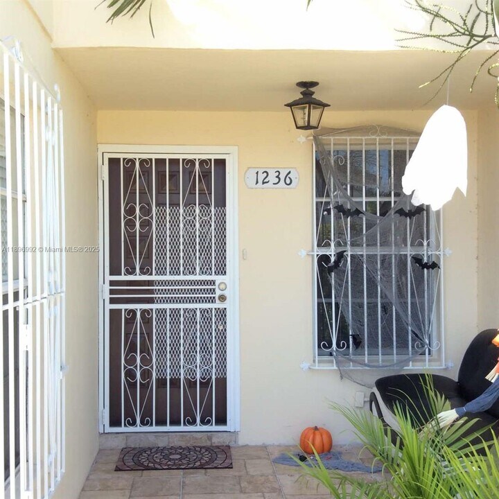 1236 SW 104th Ct in Miami, FL - Building Photo