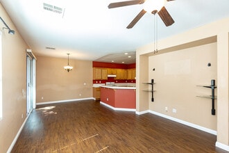 425 S Meadowbrook Dr, Unit 425 S Meadowbrook Dr #117 in San Diego, CA - Building Photo - Building Photo
