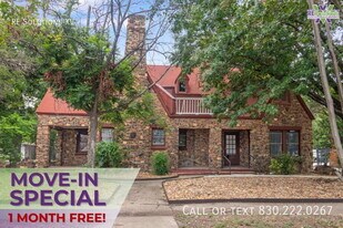 1618 W Kings Hwy in San Antonio, TX - Building Photo