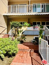 1872 Alexandria Ave in Los Angeles, CA - Building Photo - Building Photo