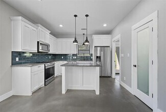 610 E Shepherd St in Denison, TX - Building Photo - Building Photo