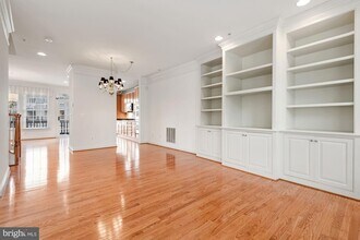 172 Cameron Station Blvd in Alexandria, VA - Foto de edificio - Building Photo