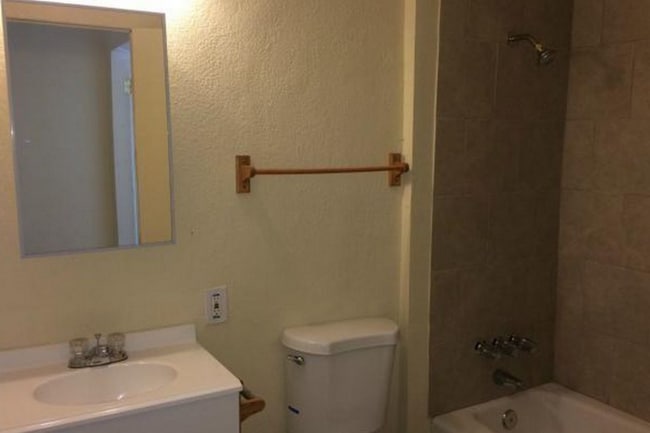 443 E 84th St in Los Angeles, CA - Building Photo - Building Photo