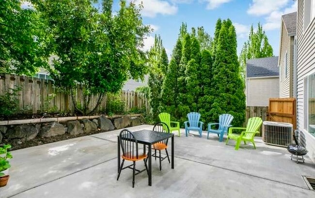 6444 NW Starflower Dr in Portland, OR - Building Photo - Building Photo