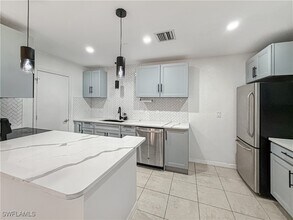 429 Morgan Cir S in Lehigh Acres, FL - Building Photo - Building Photo