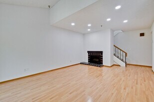 49 Showers Dr in Mountain View, CA - Building Photo