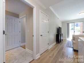 300 W 5th St in Charlotte, NC - Building Photo - Building Photo