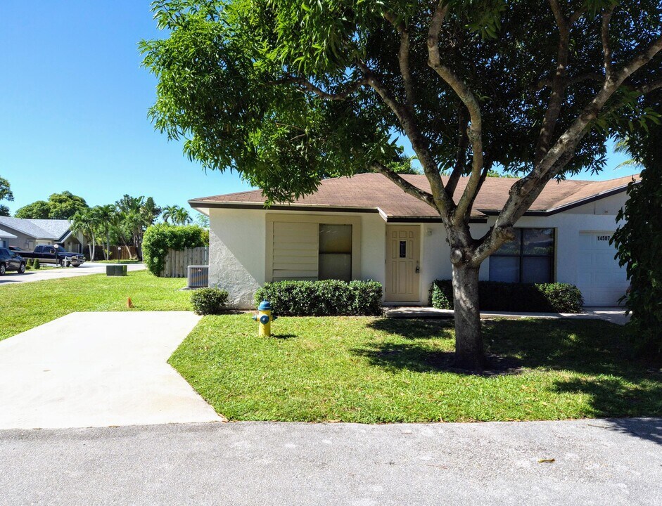 14587 Wood Pine Dr in Delray Beach, FL - Building Photo