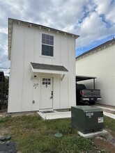 350 Debus Dr in Taylor, TX - Building Photo - Building Photo