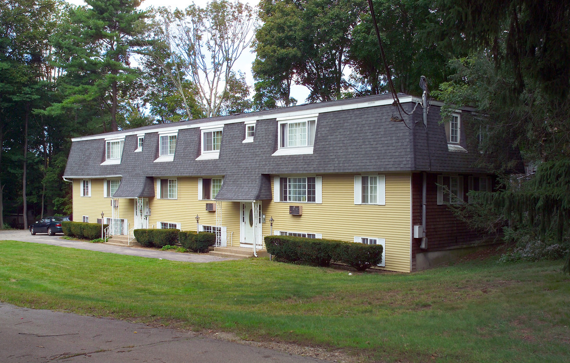 13 Maple Pl in Foxboro, MA - Building Photo