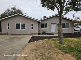 4347 W Monte Vista Ave in Visalia, CA - Building Photo