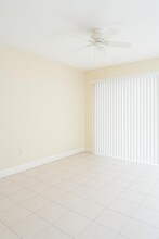 221 Palm Cir E in Pembroke Pines, FL - Building Photo - Building Photo