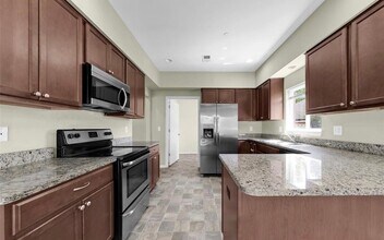 14353 Shadywood Dr in Sterling Heights, MI - Foto de edificio - Building Photo