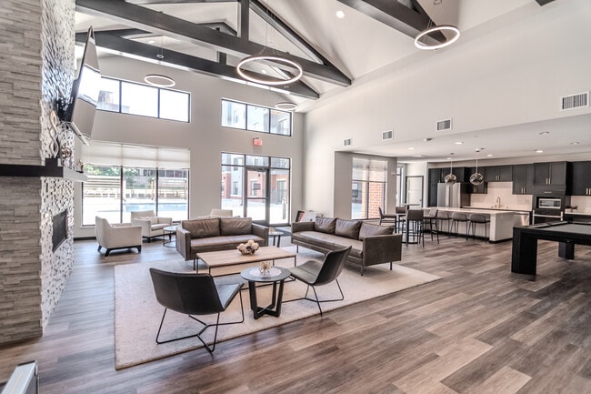 601 @ University Park in Madison, WI - Foto de edificio - Building Photo