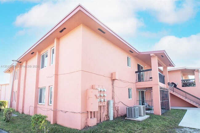 2020 NW 119th St in Miami, FL - Foto de edificio - Building Photo
