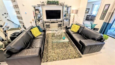 5639 N Honore Ave in Sarasota, FL - Building Photo - Building Photo