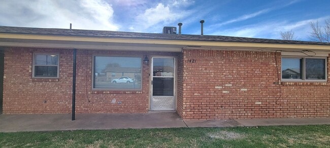 property at 1417-1421 W 11th St