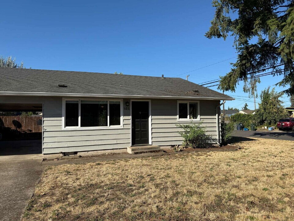 1186 M St in Springfield, OR - Building Photo