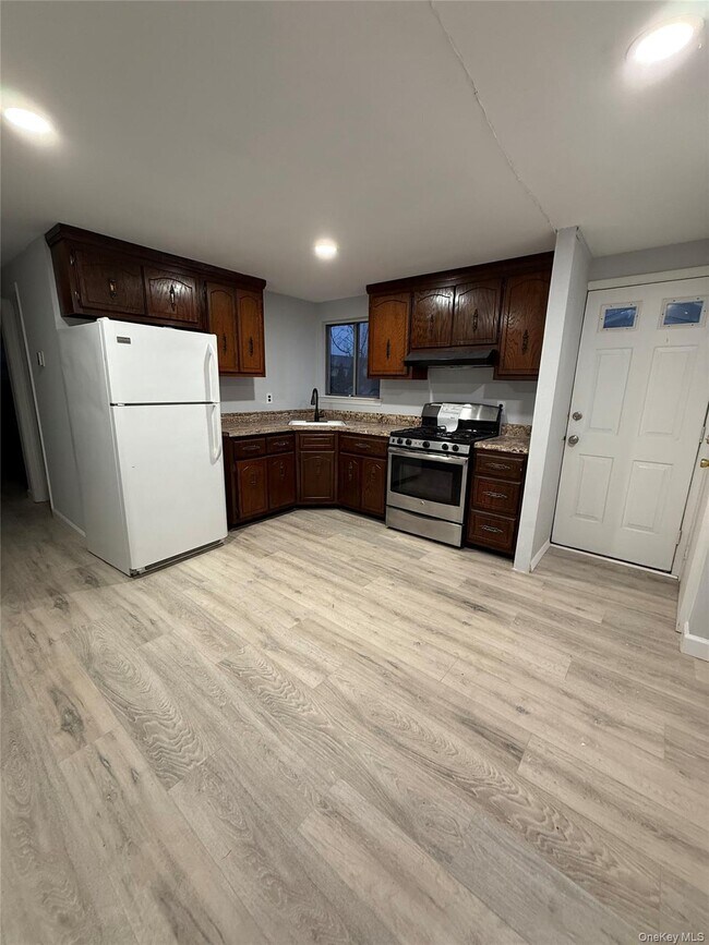 227 N Walnut St in Massapequa, NY - Building Photo - Building Photo