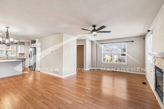 438 N Parkside Dr in Longmont, CO - Building Photo - Building Photo