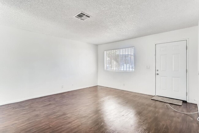 24 Rose Cir in North Las Vegas, NV - Building Photo - Building Photo