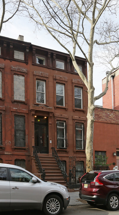 64 Clifton Pl in Brooklyn, NY - Building Photo