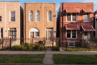 3341 Le Moyne W St, Unit 1 in Chicago, IL - Foto de edificio - Building Photo