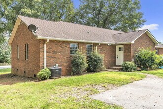 475 Vinyard Rd in Boiling Springs, SC - Building Photo - Building Photo