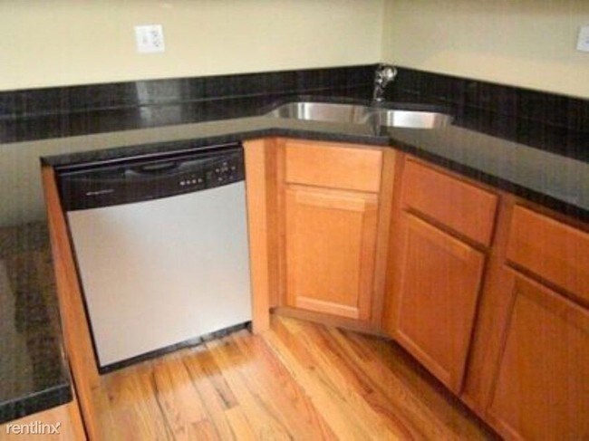 7322 N Damen Ave-Unit -Apt 2 in Chicago, IL - Building Photo - Building Photo