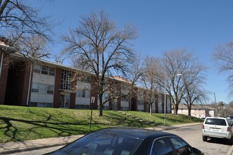 Bowling Green Apartments in Omaha, NE - Foto de edificio - Building Photo