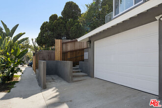 7131 1/2 Ramsgate Ave in Los Angeles, CA - Foto de edificio - Building Photo