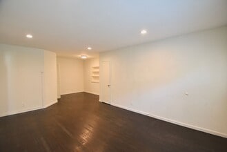 5656 Whitsett Ave in Los Angeles, CA - Building Photo - Building Photo