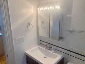 9 Claremon St, Unit 2 in Somerville, MA - Building Photo - Building Photo