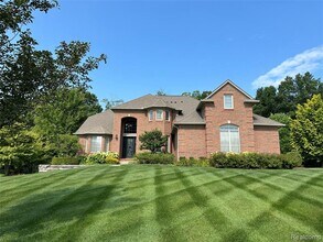 4906 Stonehenge Dr in Rochester, MI - Building Photo - Building Photo