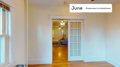 Room in Shared 3 bed/1 bath home in Boston, MA - Foto de edificio - Building Photo